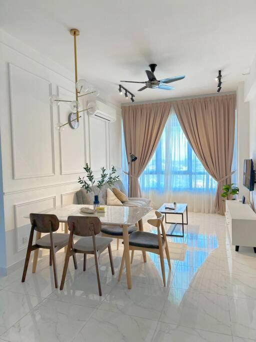 Netflix Two Bedroom Troika Kota Bharu Homestay 118 Екстериор снимка