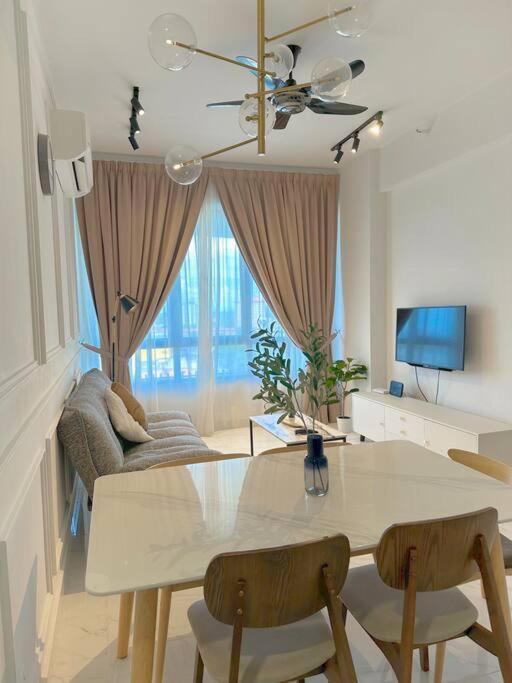 Netflix Two Bedroom Troika Kota Bharu Homestay 118 Екстериор снимка