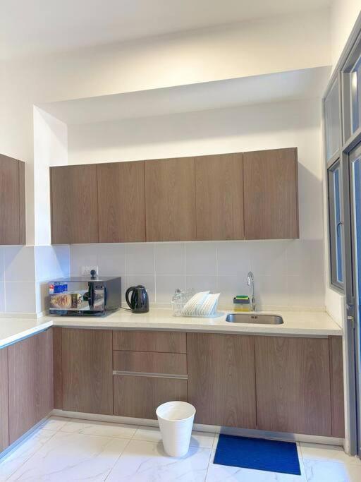 Netflix Two Bedroom Troika Kota Bharu Homestay 118 Екстериор снимка